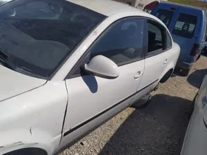 Foto de RETROVISOR IZQUIERDO VOLKSWAGEN PASSAT BERLINA (3B3) 1.9 TDI (131 CV / 96 KW)