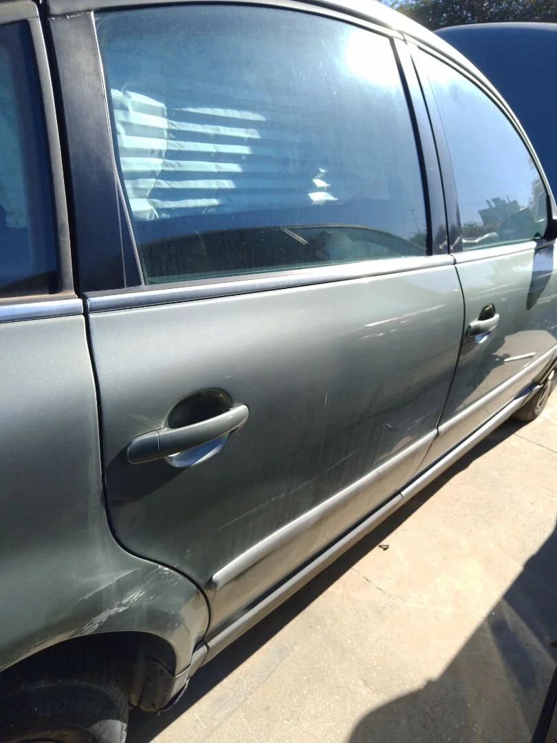 Foto de PUERTA TRASERA DERECHA VOLKSWAGEN PASSAT BERLINA (3B3) 1.9 TDI (131 CV / 96 KW) referencia 3B5833052AB