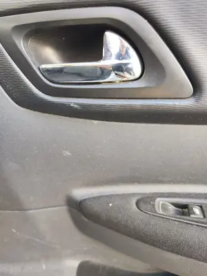 Foto de MANETA INTERIOR TRASERA DERECHA CITROEN C4 BERLINA 1.6 16V HDi FAP (109 CV / 80 KW)