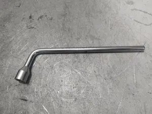 Foto de LLAVE RUEDA MERCEDES-BENZ CLASE C (BM 203) SPORTCOUPE 1.8 CAT (143 CV / 105 KW) referencia A2215810001
