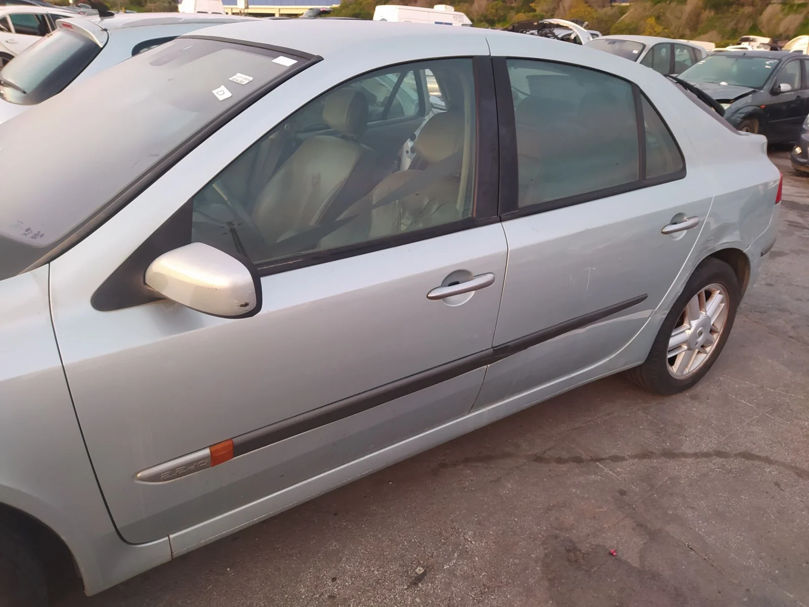 Foto de PUERTA DELANTERA IZQUIERDA RENAULT LAGUNA II (BG0) 2.2 dCi Turbodiesel (150 CV / 110 KW) referencia 7751472437