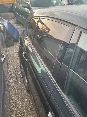 Foto de PUERTA TRASERA DERECHA BMW SERIE 1 BERLINA (E81/E87) 2.0 Turbodiesel CAT (143 CV / 105 KW) referencia 41527191018