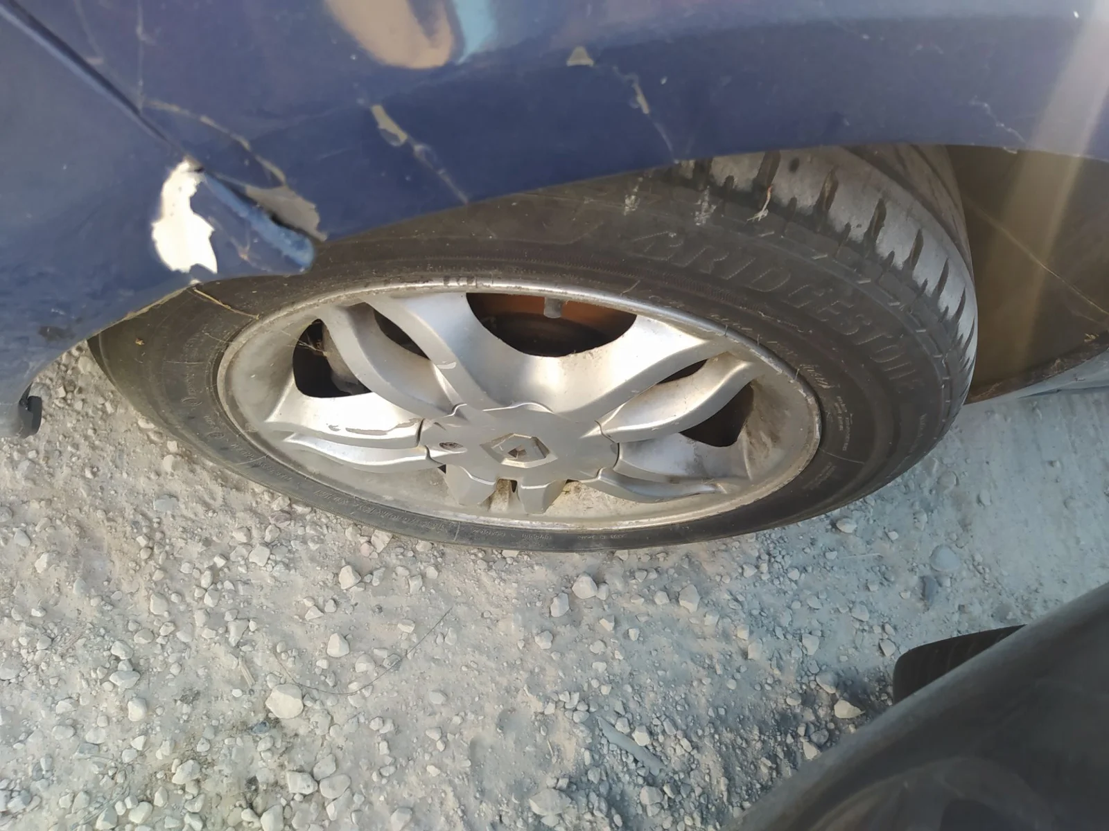 Foto de BRAZO SUSPENSION DELANTERO IZQUIERDO RENAULT CLIO III 1.5 dCi Diesel CAT (86 CV / 63 KW)