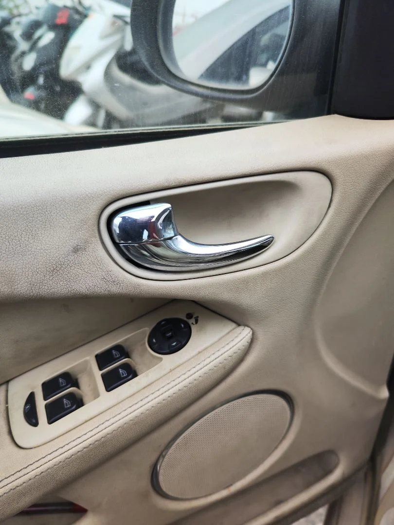 Foto de MANETA INTERIOR DELANTERA IZQUIERDA JAGUAR X-TYPE 2.1 V6 24V CAT (156 CV / 115 KW) referencia C2S 20237