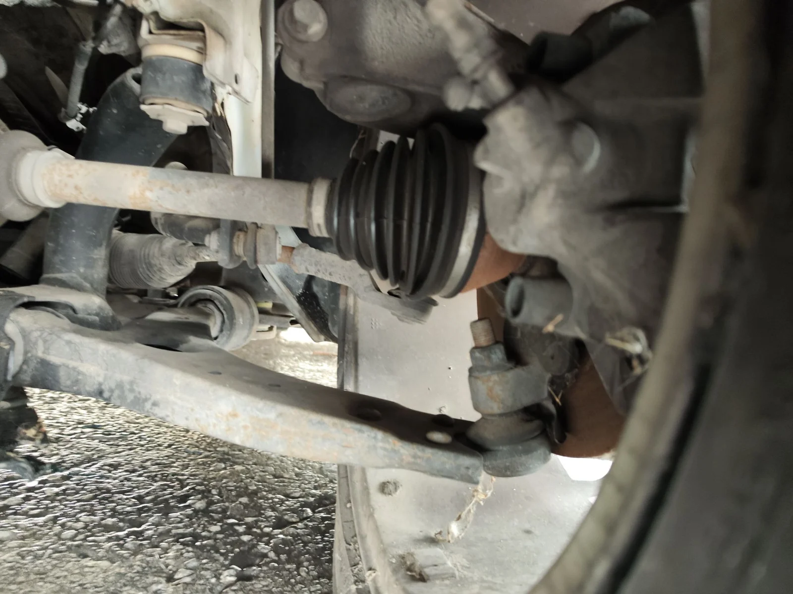 Foto de TRANSMISION DELANTERA IZQUIERDA FORD FOCUS BERLINA (CAP) 1.6 TDCi CAT (90 CV / 66 KW) referencia 1682285