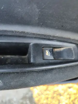 Foto de MANDO ELEVALUNAS TRASERO IZQUIERDO CITROEN C4 BERLINA 1.6 16V HDi FAP (109 CV / 80 KW)