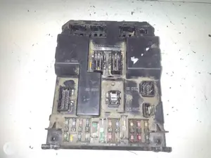 Foto de CAJA RELES / FUSIBLES PEUGEOT 307 (S1)(04.2001) 2.0 HDi CAT (90 CV / 66 KW) referencia 9651196980