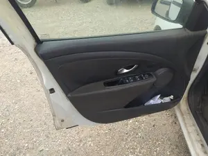 Foto de MANDO RETROVISOR RENAULT MEGANE III BERLINA 5P 1.5 dCi Diesel CAT (86 CV / 63 KW)