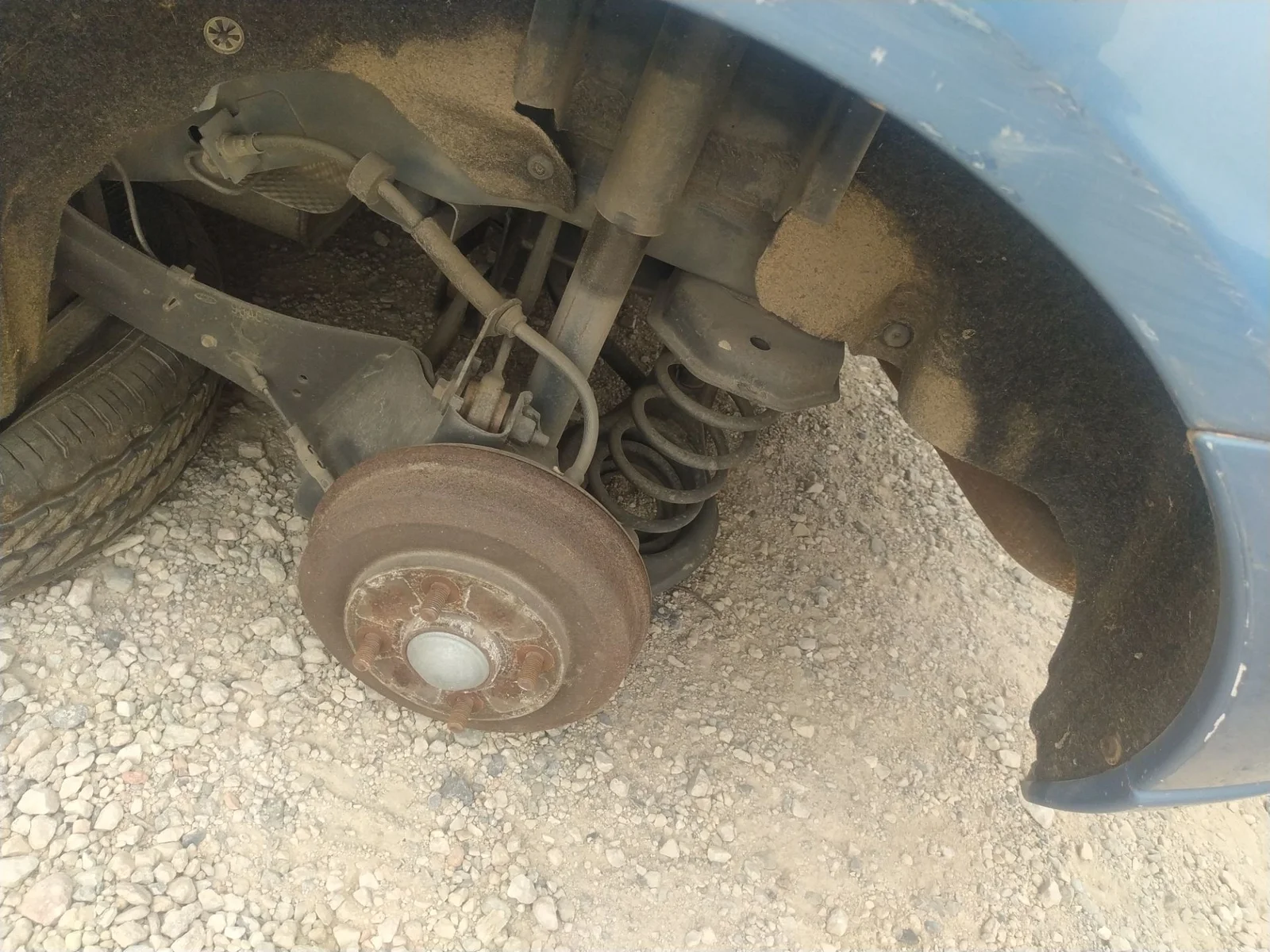 Foto de PASO RUEDA DELANTERO DERECHO FORD FOCUS BERLINA (CAK) 1.8 TDDI Turbodiesel CAT (90 CV / 66 KW) referencia 1146898