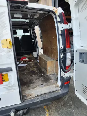 Foto de GOMAS CONTORNO PUERTA MERCEDES-BENZ VITO FURGÓN (639) 2.1 CDI CAT (109 CV / 80 KW)