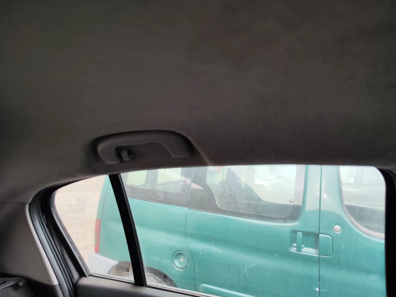 Foto de ASIDERO TECHO TRASERO IZQUIERDO OPEL CORSA D 1.3 16V CDTI (75 CV / 55 KW) referencia 13233869