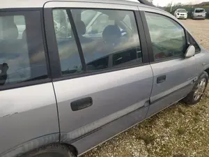 Foto de PUERTA TRASERA DERECHA OPEL ZAFIRA A 2.0 DTI (101 CV / 74 KW)