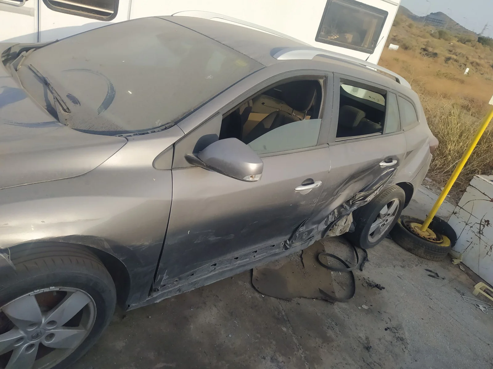 Foto de MANETA EXTERIOR TRASERA IZQUIERDA RENAULT MEGANE III SPORT TOURER 1.9 dCi Diesel (131 CV / 96 KW) referencia 806B09590R