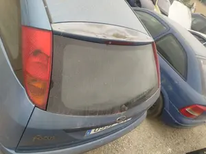 Foto de CERRADURA MALETERO / PORTON FORD FOCUS BERLINA (CAK) 1.8 TDDI Turbodiesel CAT (90 CV / 66 KW)