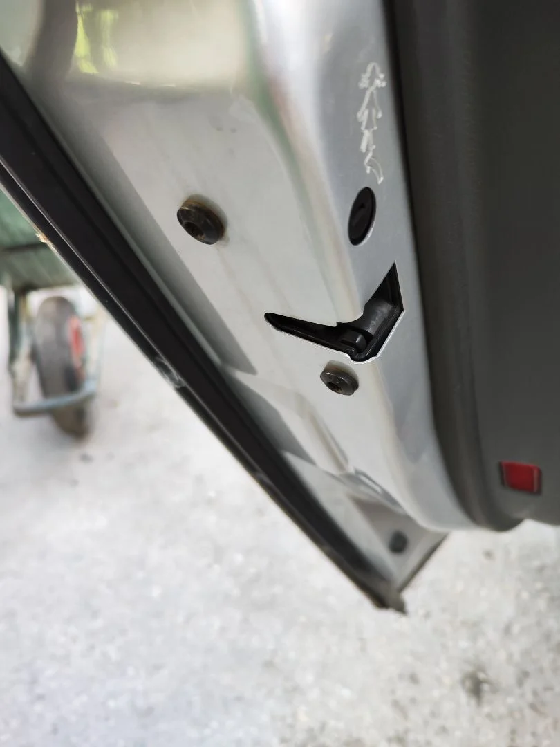 Foto de CERRADURA PUERTA TRASERA IZQUIERDA AUDI A6 BERLINA (4B2) 2.5 V6 24V TDI (150 CV / 110 KW) referencia 4B0839016G