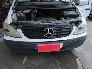 Foto de REJILLA DELANTERA MERCEDES-BENZ VITO FURGÓN (639) 2.1 CDI CAT (109 CV / 80 KW)