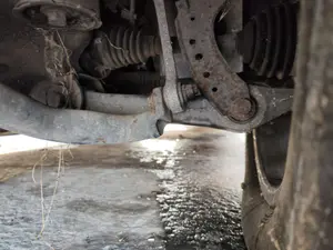 Foto de BRAZO SUSPENSION DELANTERO IZQUIERDO AUDI Q7 (4L) 3.0 V6 24V TDI (233 CV / 171 KW) referencia 7L0407021B