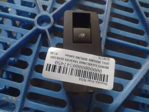 Foto de MANDO ELEVALUNAS TRASERO DERECHO OPEL INSIGNIA BERLINA 2.0 16V CDTI (160 CV / 118 KW) referencia 6240774