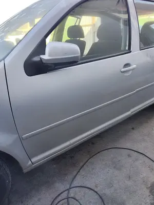 Foto de PUERTA DELANTERA IZQUIERDA VOLKSWAGEN GOLF IV BERLINA (1J1)(10.1997) 1.9 TDI (131 CV / 96 KW) referencia 1J4831055H