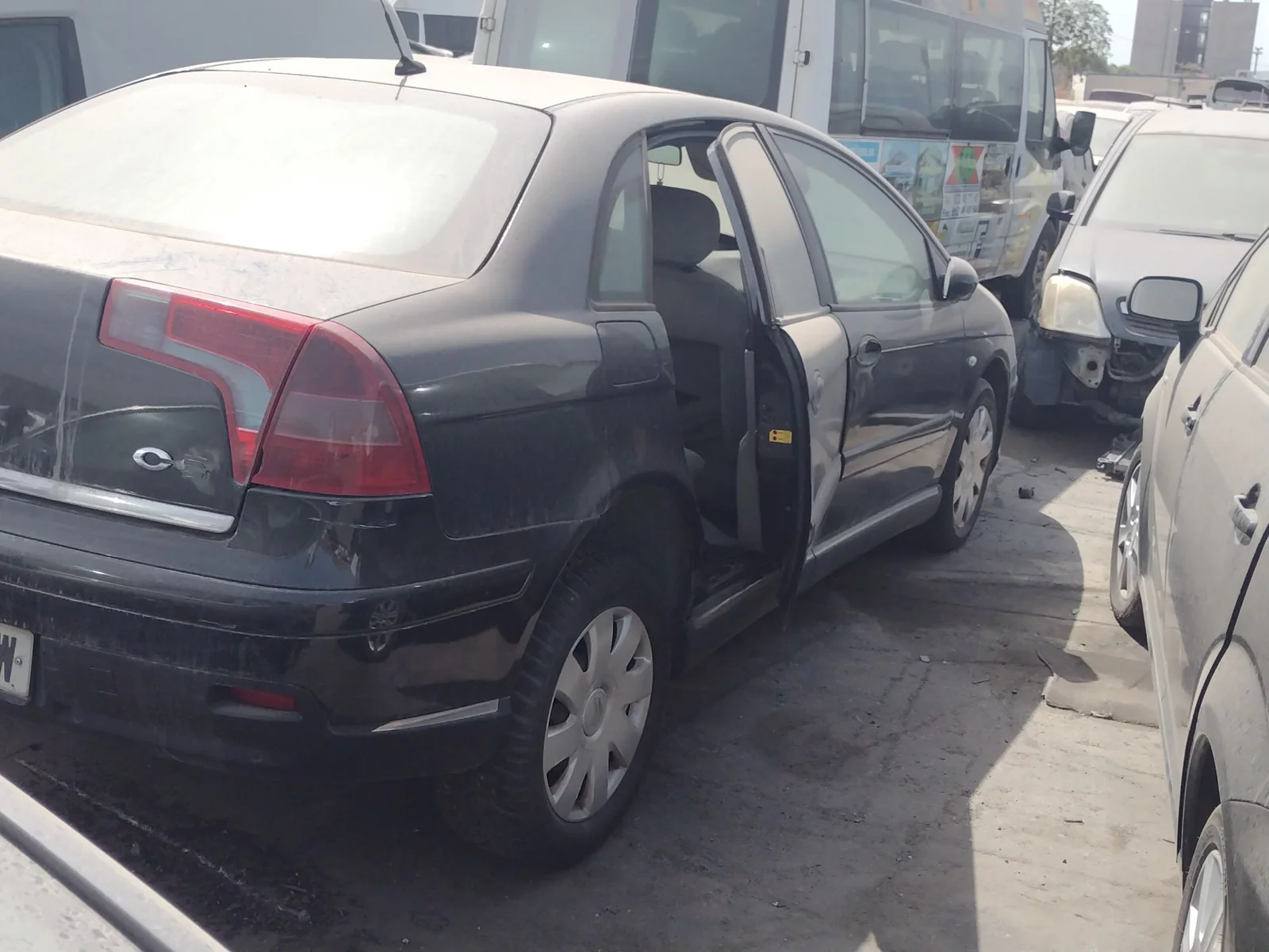 Foto de PUERTA TRASERA DERECHA CITROEN C5 BERLINA 1.6 HDi CAT (9HY / DV6TED4) (109 CV / 80 KW) referencia 9008F4