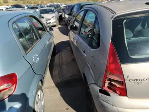 Foto de MANGUETA TRASERA IZQUIERDA CITROEN C3 1.1  (60 CV / 44 KW)