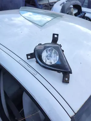 Foto de FARO ANTINIEBLA DERECHO BMW SERIE 3 BERLINA (E90) 2.0 Turbodiesel CAT (143 CV / 105 KW)