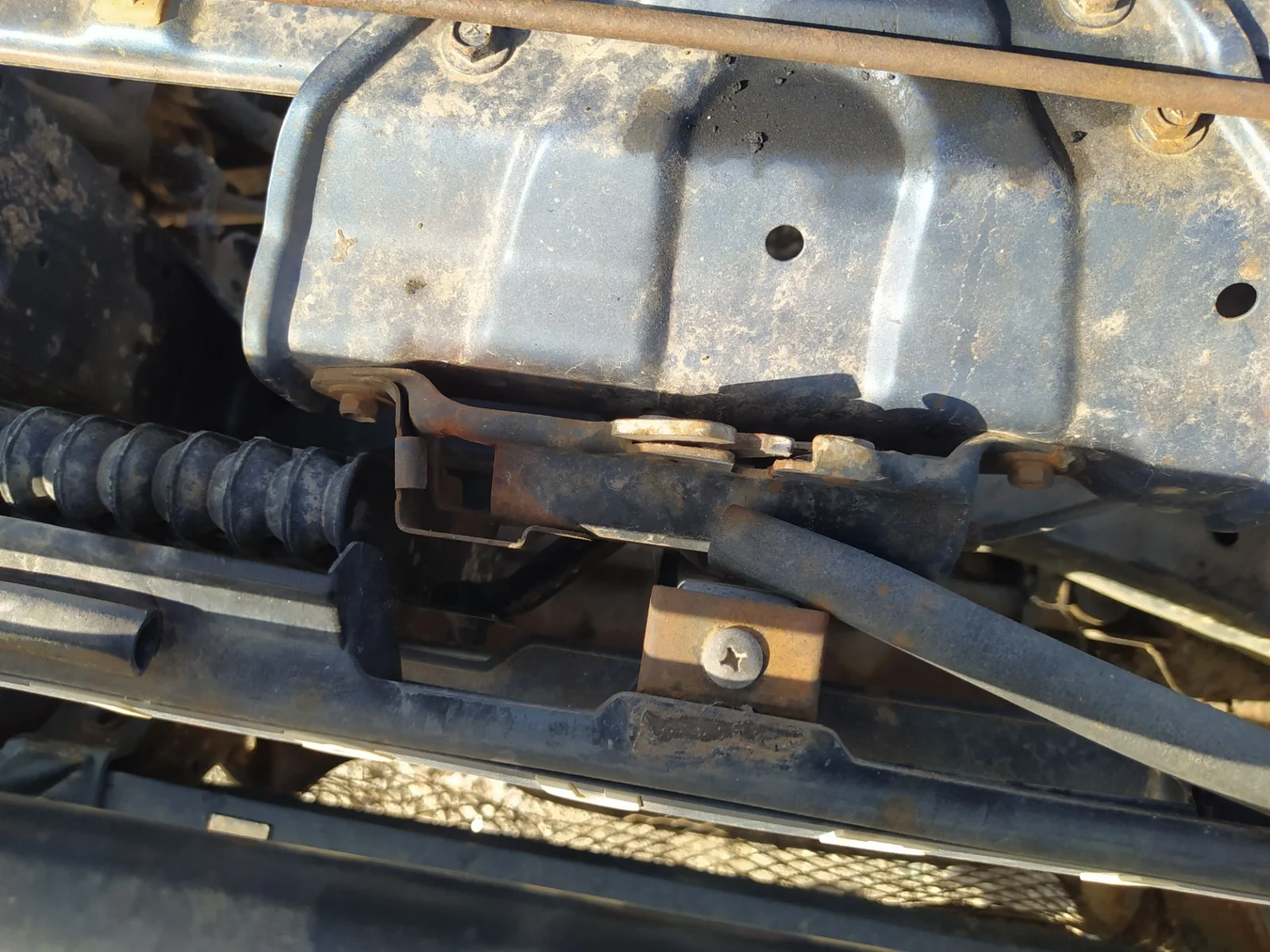 Foto de CLAXON MITSUBISHI MONTERO (V20/V40) 2.5 Turbodiesel (99 CV / 73 KW)