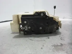 Foto de CERRADURA PUERTA DELANTERA IZQUIERDA PORSCHE CAYENNE (TIPO 92A) 3.0 V6 TDI CAT (239 CV / 176 KW) referencia 7L0837089