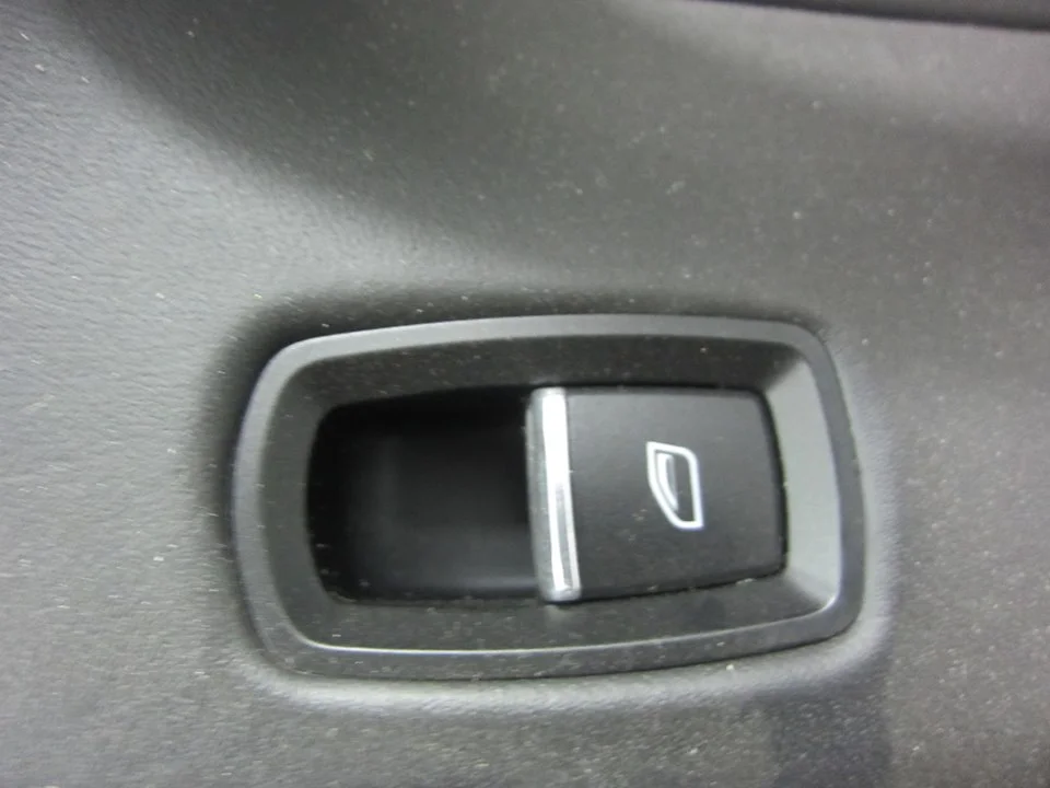 Foto de MANDO ELEVALUNAS TRASERO DERECHO PORSCHE PANAMERA (TIPO 970) referencia 7PP959855B