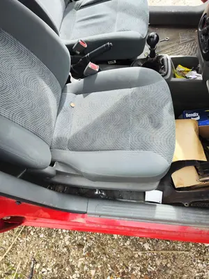 Foto de ASIENTO DELANTERO DERECHO CHEVROLET KALOS 1.2 CAT (72 CV / 53 KW) referencia 96411504