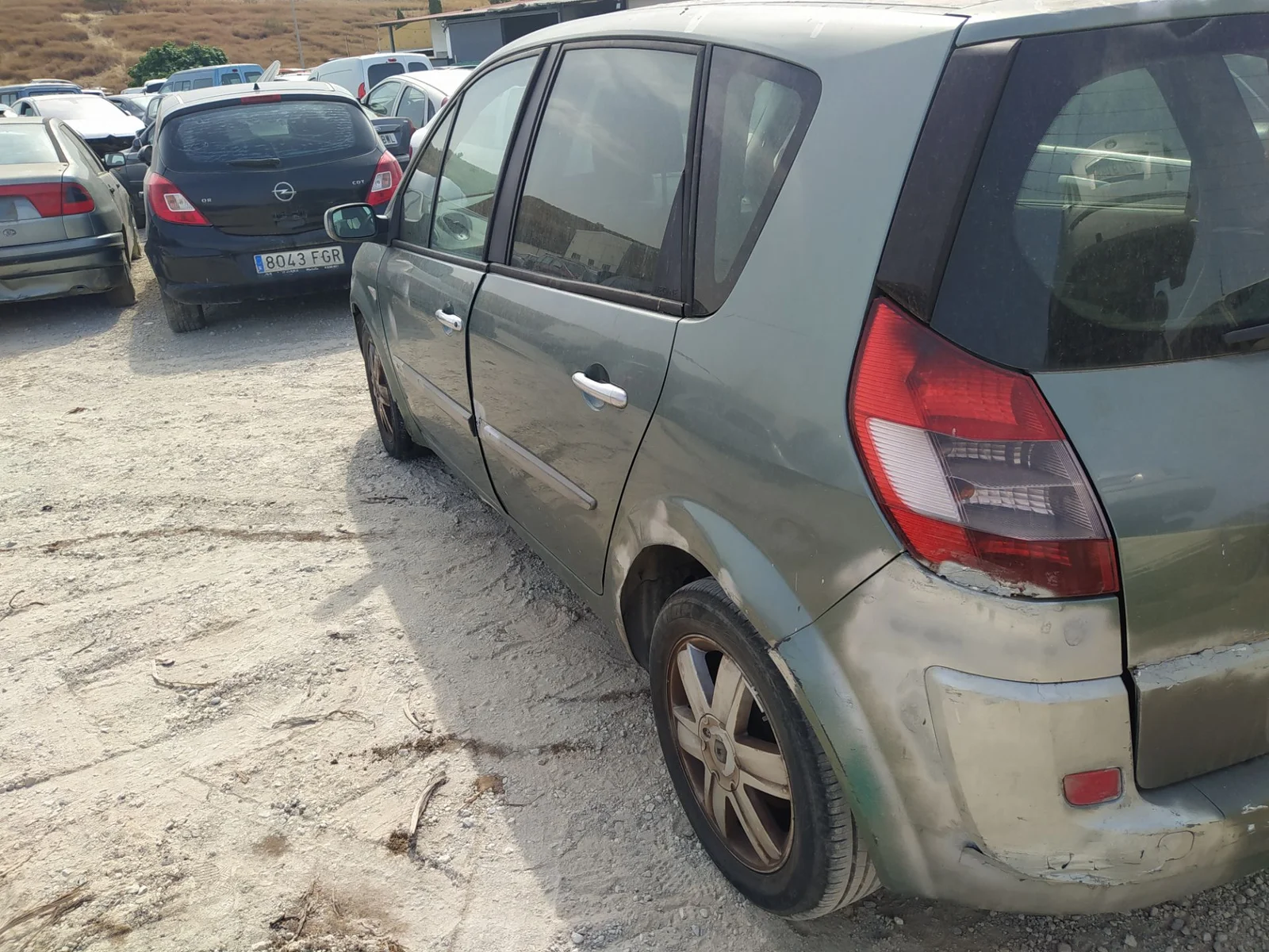 Foto de PILOTO TRASERO IZQUIERDO RENAULT SCENIC II (JM) 1.5 dCi Diesel (101 CV / 74 KW) referencia 8200127704