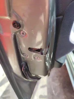 Foto de CERRADURA PUERTA DELANTERA IZQUIERDA NISSAN PRIMERA BERLINA (P12) 1.9 16V Turbodiesel CAT (120 CV / 88 KW) referencia 80501BA20B