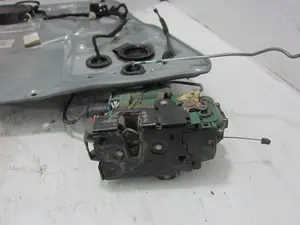 Foto de CERRADURA PUERTA DELANTERA DERECHA SEAT IBIZA (6L1) 1.2 (64 CV / 47 KW) referencia 7E1837016A foto 2
