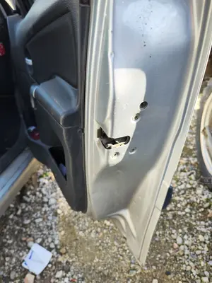 Foto de CERRADURA PUERTA DELANTERA DERECHA CITROEN C3 1.4  (73 CV / 54 KW) referencia 9136N7