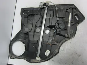 Foto de ELEVALUNAS TRASERO IZQUIERDO MAZDA 2 BERLINA (DY) 1.4 CAT (80 CV / 59 KW) referencia 3M71A045H23A