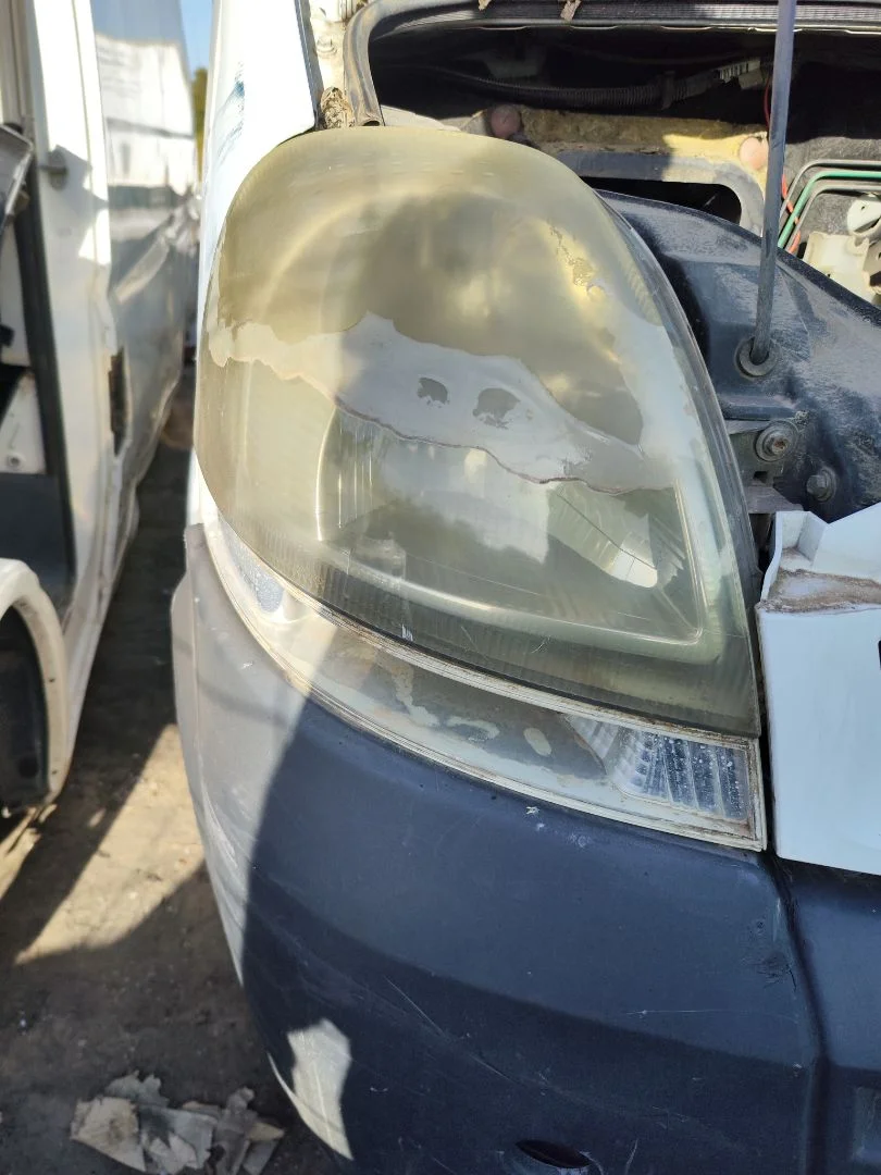 Foto de FARO DERECHO NISSAN INTERSTAR (X70) 2.5 dCi Diesel CAT (114 CV / 84 KW)