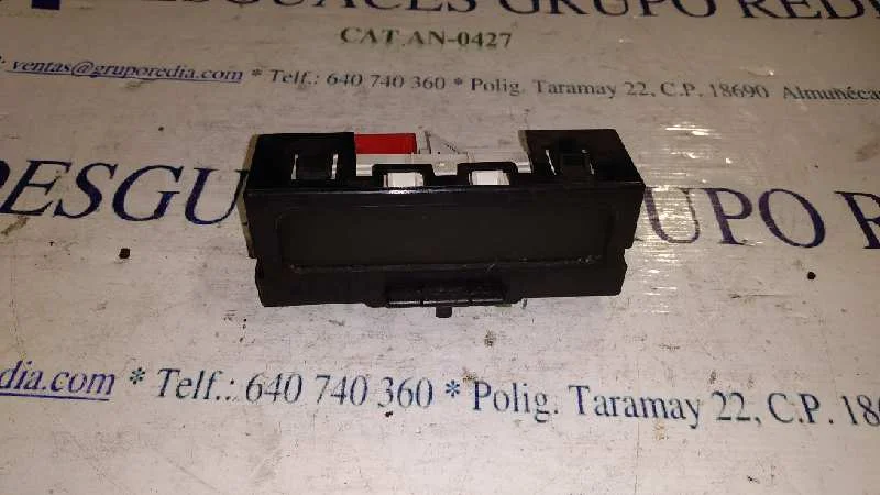 Foto de PANTALLA MULTIFUNCION RENAULT MEGANE II CLASSIC BERLINA referencia 8200107839