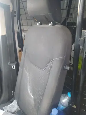 Foto de ASIENTO DELANTERO DERECHO FORD TRANSIT COURIER (C4A) 1.5 TDCi CAT (95 CV / 70 KW) referencia 1856319