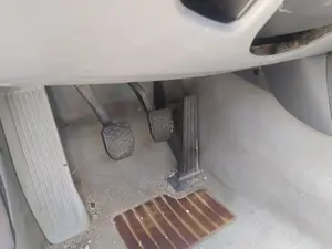 Foto de PEDAL EMBRAGUE BMW SERIE 1 BERLINA (E81/E87) 2.0 16V Diesel (163 CV / 120 KW)