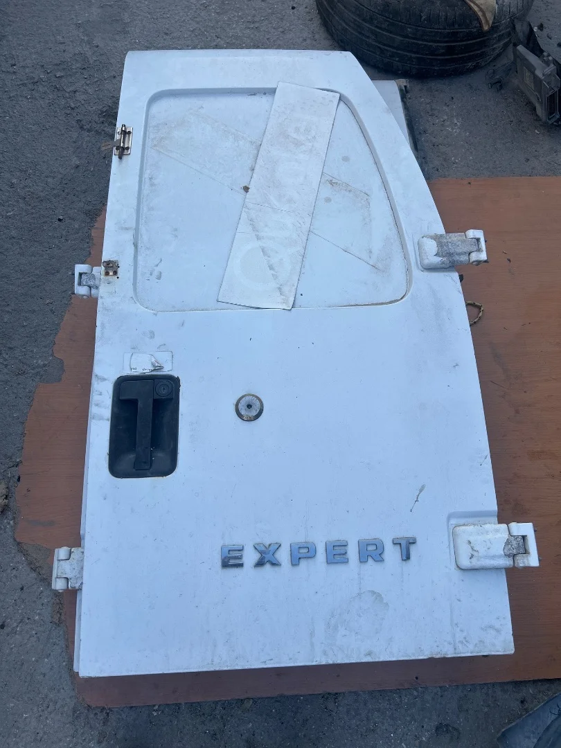 Foto de PUERTA TRASERA DERECHA PEUGEOT EXPERT COMBI