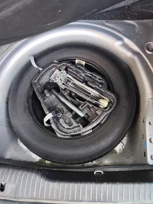 Foto de RUEDA DE REPUESTO VOLKSWAGEN GOLF IV BERLINA (1J1)(10.1997) 1.9 TDI (131 CV / 96 KW)