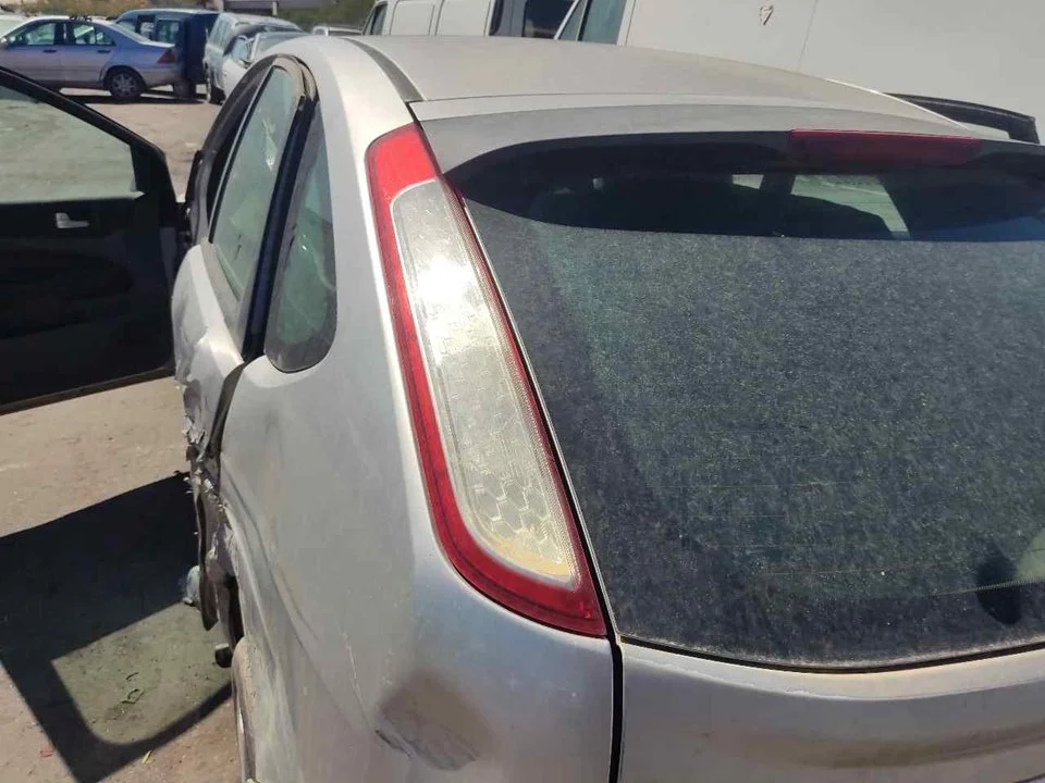 Foto de PILOTO TRASERO IZQUIERDO FORD FOCUS II '0 II (1.6 (90 CV / 66 KW) diesel) referencia 8M5113405A