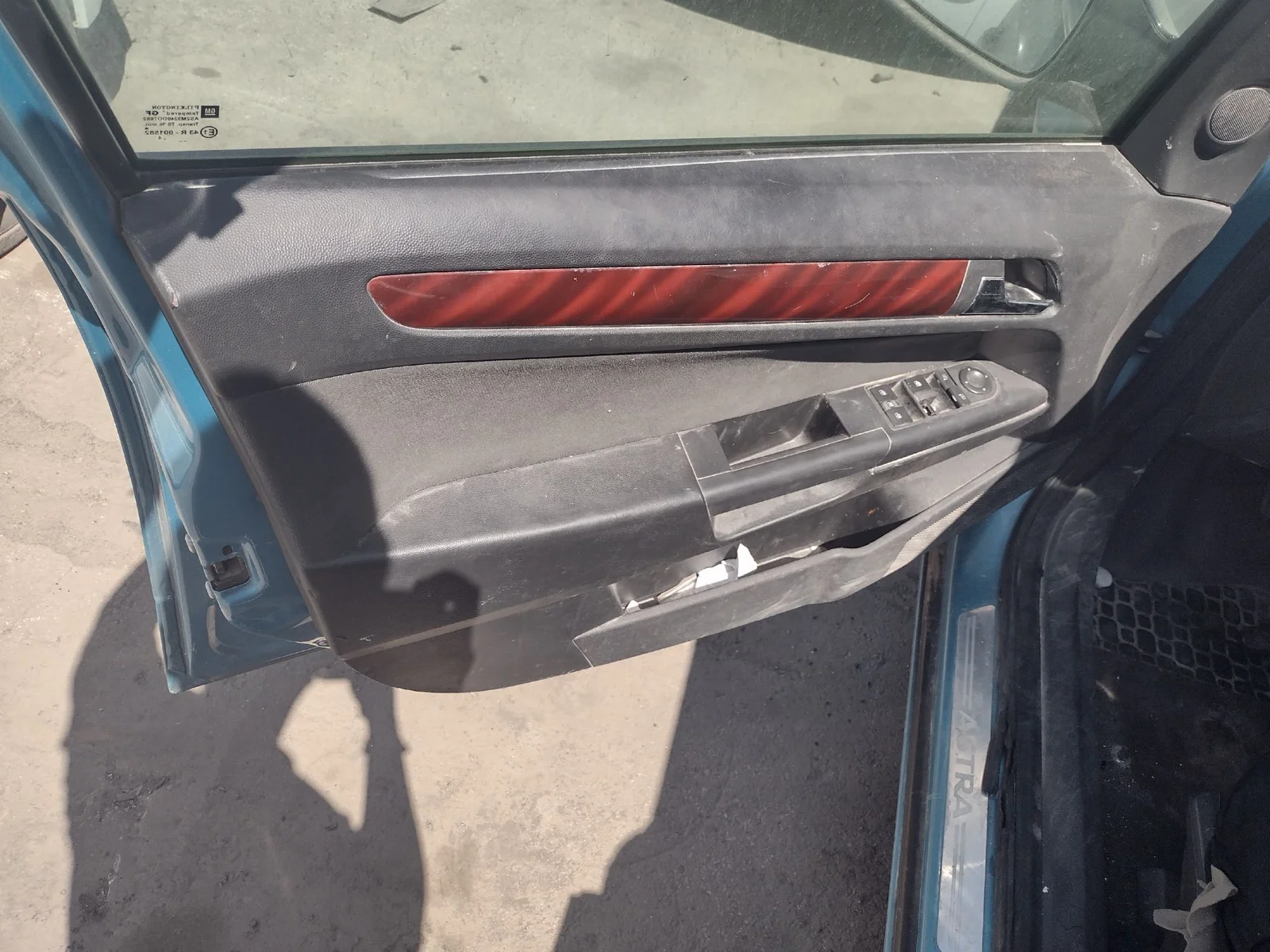 Foto de CERRADURA PUERTA DELANTERA IZQUIERDA OPEL ASTRA H BERLINA 1.6 16V (105 CV / 77 KW) referencia 13210748