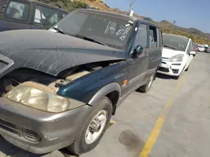 Foto de ALETA DELANTERA IZQUIERDA SSANGYONG MUSSO 2.9 Turbodiesel CAT (120 CV / 88 KW)
