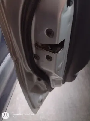 Foto de CERRADURA PUERTA DELANTERA IZQUIERDA SUZUKI IGNIS (RG/FH) 1.3 CAT (83 CV / 61 KW) referencia 82202-81G21-000