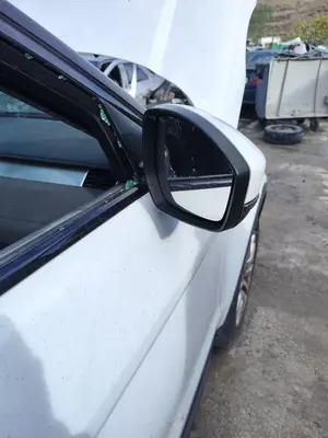 Foto de RETROVISOR DERECHO LAND ROVER RANGE ROVER EVOQUE 2.0 Td4 CAT (150 CV / 110 KW) referencia LR068137