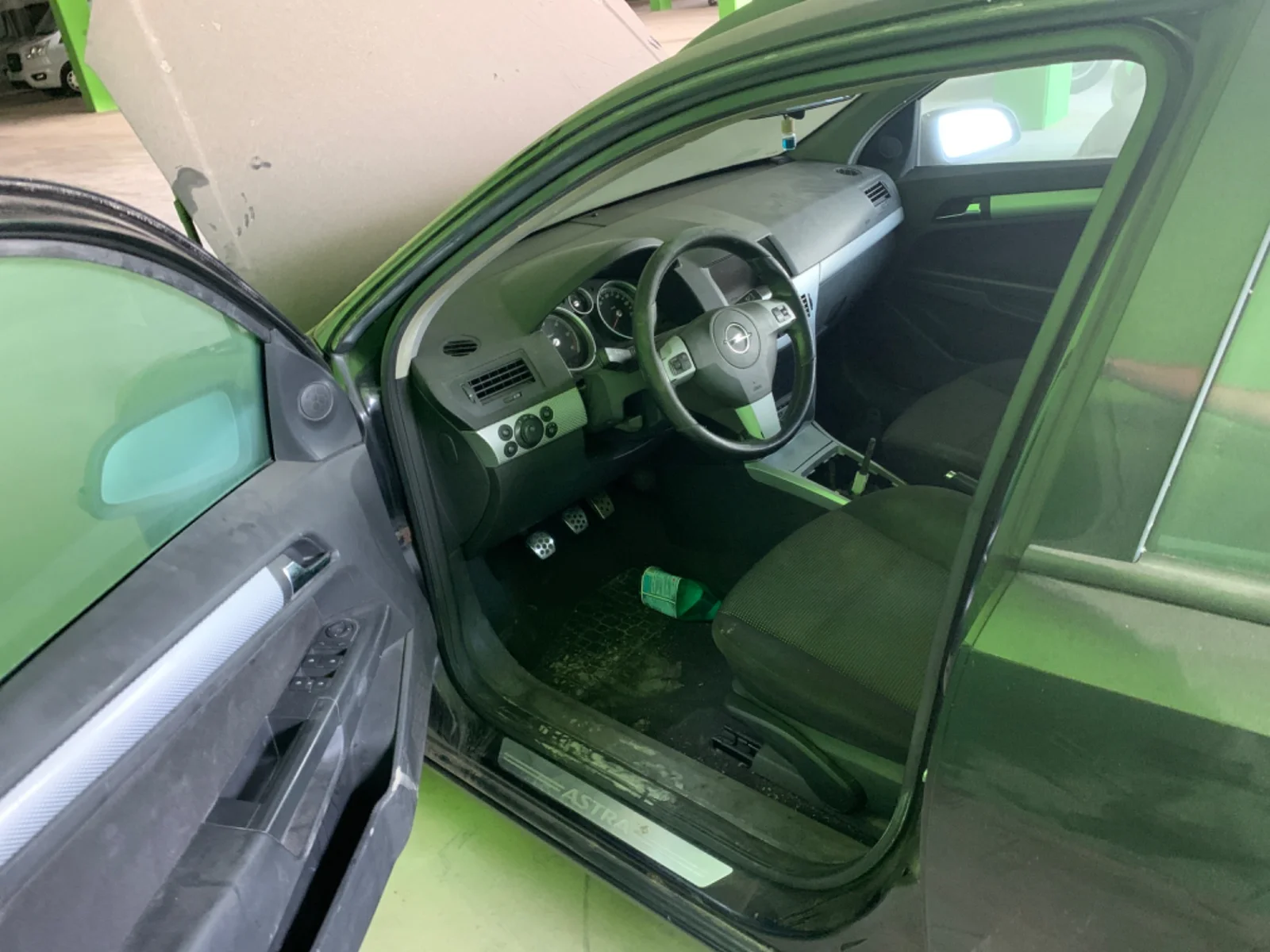 Foto de GOMAS CONTORNO PUERTA OPEL ASTRA H CARAVAN 1.9 16V CDTI CAT (Z 19 DTH / LRD) (150 CV / 110 KW)