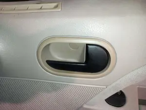 Foto de MANETA INTERIOR DELANTERA DERECHA FORD FIESTA (CBK) 1.25 16V CAT (69 CV / 51 KW) referencia 1329923 foto 2