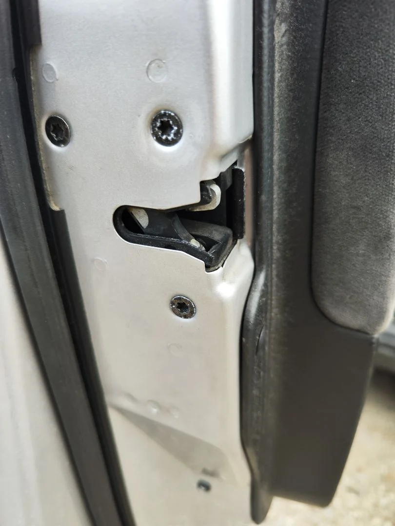Foto de CERRADURA PUERTA DELANTERA IZQUIERDA VOLVO S80 BERLINA 2.4 CAT (140 CV / 103 KW) referencia 30699746