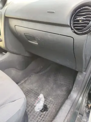 Foto de GUANTERA SEAT IBIZA (6L1) 1.9 TDI (101 CV / 74 KW)